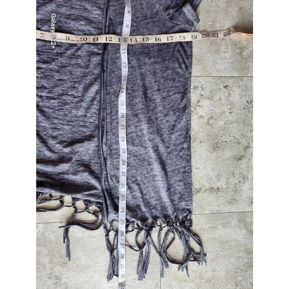 T64 Maurices 2 pc gray decorative silver-studded pattern tank and fringed kimono - Picture 10 of 11